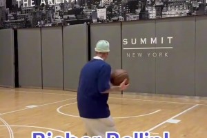 巴恩斯会主防哈登吗？哈登22年和猛龙球员的野球局！